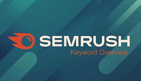 شعار موقع العبارات الدلالية SEMRUSH وخلفية زرقاء مخضرة.